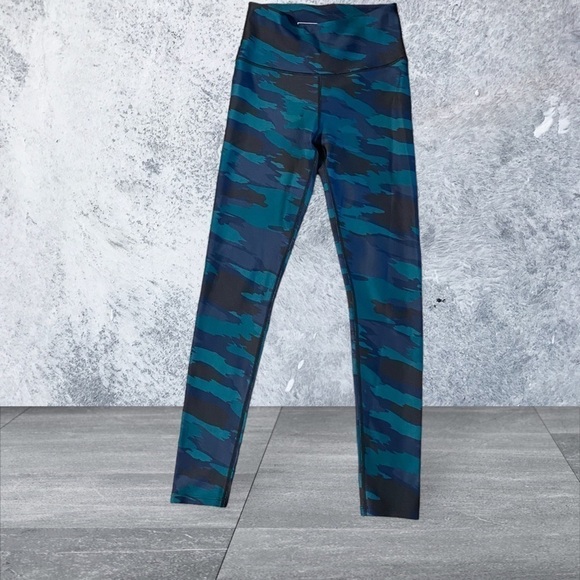 Soul By SoulCycle Podium Camo Print Leggings Green Blue High Waist XS RARE - Picture 9 of 12